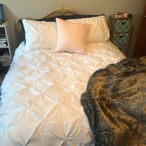White Duvet and Matching Pillow Cases